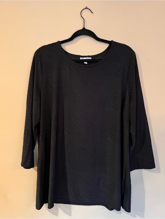 JM Collection Tops - JM Collection Black Textured Wave Tunic